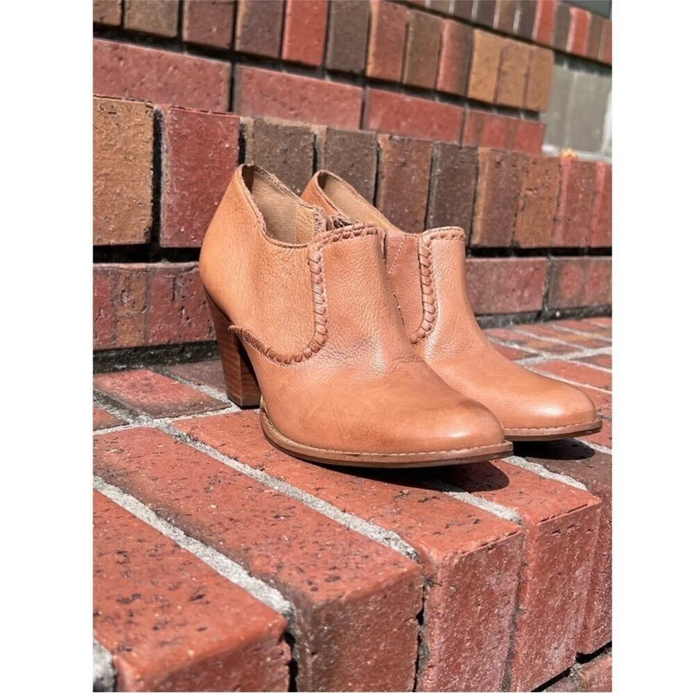 JACK ROGERS leather Kyle pull on boots/booties size 6 1/2